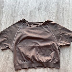 - Alphalete  - Ampliy SS Crop